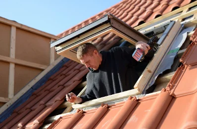 Pose de fenêtres de toit Velux à Nazelles-Négron
